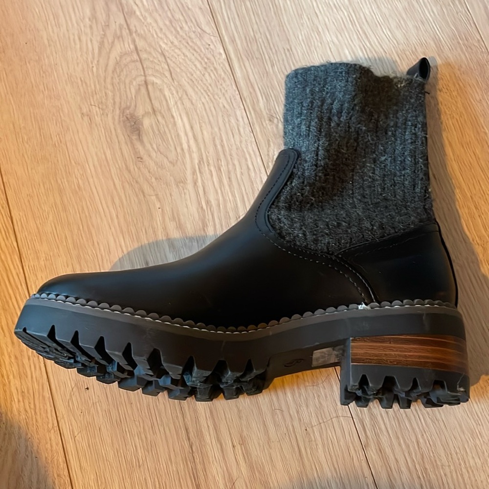 Sweater boots
